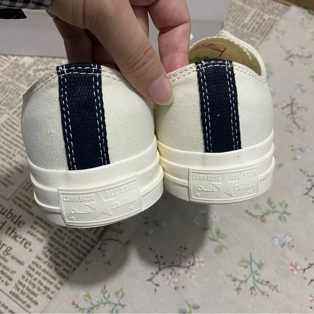 Comme des Garcons PLAY x Converse Low Top Sneakers - Picture 8 of 10